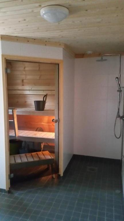 Hallahaukka Ivalo Buitenkant foto